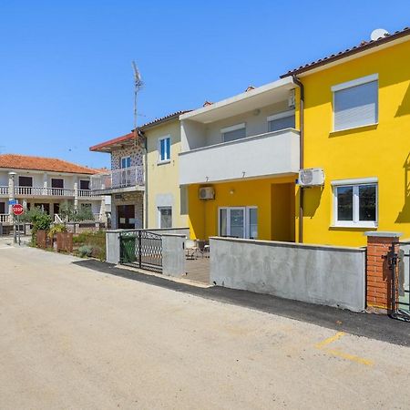 House With Apartments Mila Умаг Екстер'єр фото