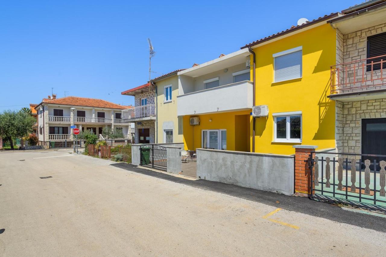 House With Apartments Mila Умаг Екстер'єр фото