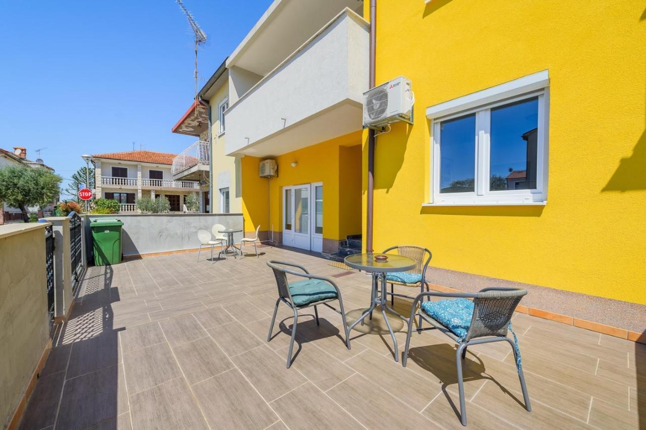 House With Apartments Mila Умаг Екстер'єр фото