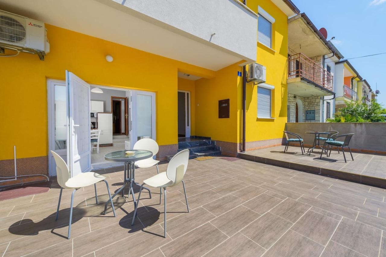 House With Apartments Mila Умаг Екстер'єр фото